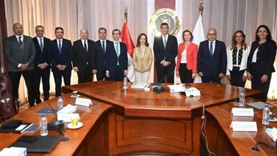 وزير الصناعة يبحث مع وفد مجموعة شركات غوروك التركية إقامة مشروع لصناعة المنتجات الزجاجية