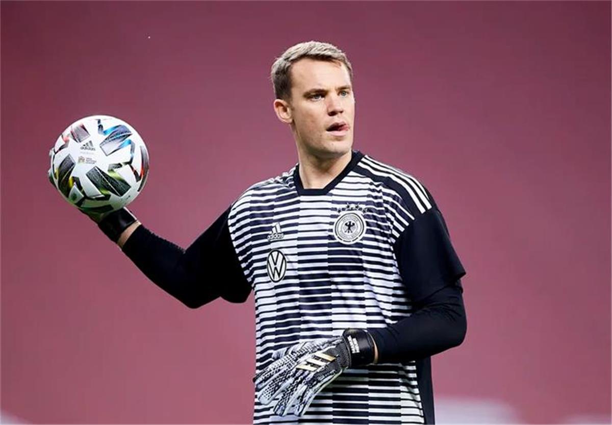 ناجيلسمان يحسم موققه من استدعاء نوير لقائمة منتخب ألمانيا في كأس العالم