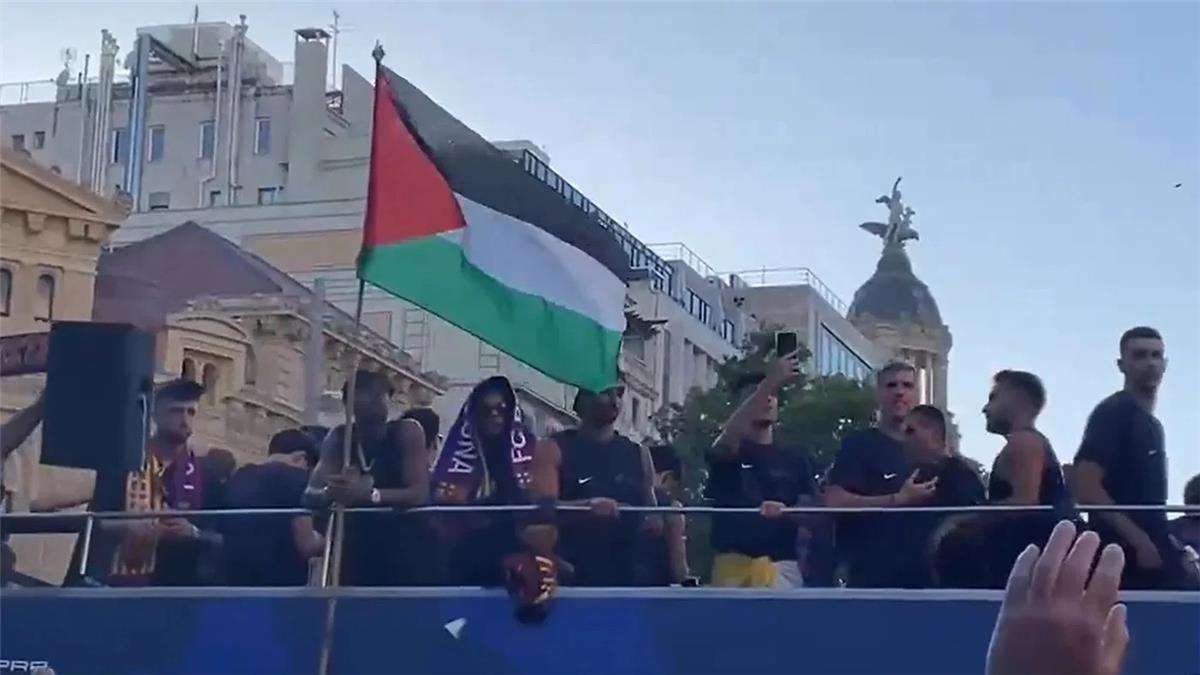 رئيس وزراء إسبانيا عن رفع لامين يامال علم فلسطين: فعل شيئاً نفخر به