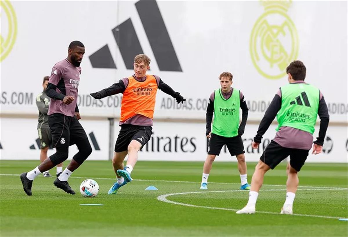 قبل الموعد المتوقع.. لاعب ريال مدريد يعود للتدريبات استعدادًا لمواجهة إشبيلية