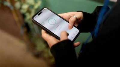 تجارة الحظر.. وثائق تكشف تورط جنرالات النظام الإيراني في احتكار سوق الإنترنت الموازي