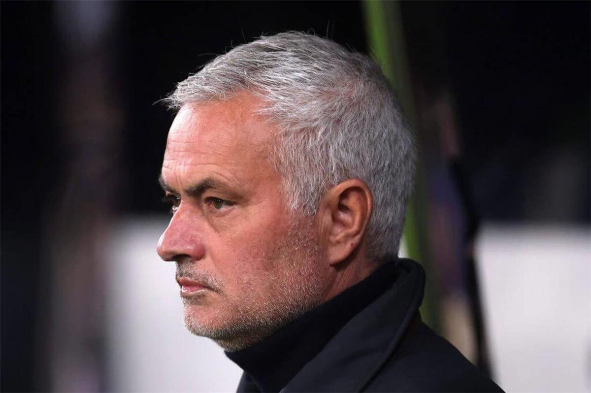مورينيو يستعد لتوجيه أول ضربة قوية لـ برشلونة بعد تعيينه مدربًا لـ ريال مدريد
