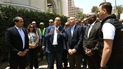رئيس الوزراء يتفقد مشروع رفع كفاءة الواجهات الخارجية والموقع العام لقصر التحرير