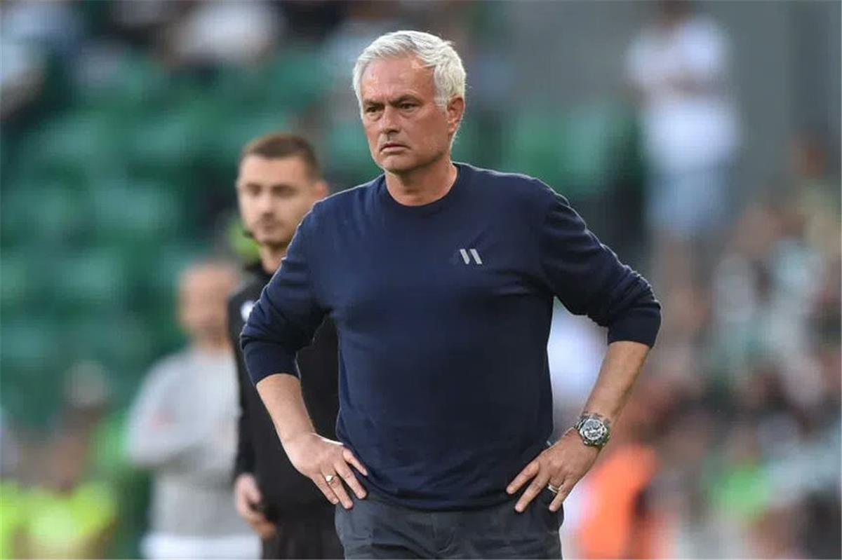 رد فعل مفاجئ من جوزيه مورينيو بسبب تصرف نجم ريال مدريد أمام أوفييدو