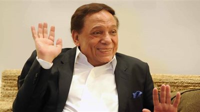 قهوة عكاشة وقرش صاغ ومقالب الطفولة.. كيف صنعت الحارة ملامح عادل إمام؟