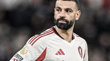 جاري نيفيل يهاجم محمد صلاح: تصرفه غير لائق.. ولو كان في مانشستر يونايتد لفعلت ذلك