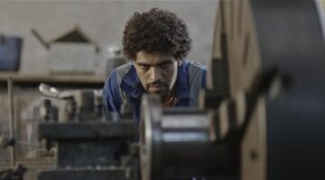 عن دوره في المستعمرة.. أدهم شكر يفوز بجائزة أفضل ممثل في جوائز النقاد للأفلام العربية