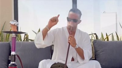 أخدكوا في نفس واحد زي صعيدي بيشد جوزة.. محمد رمضان يروج لاغنيته الجديدة ياكوزا| فيديو