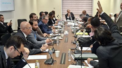 القوى العاملة توصي بصرف المعاشات قبل العيد وإتاحة التسجيل اليدوي.. والنواب يرفضون مناقشة الأزمة دون حضور رئيس التأمينات