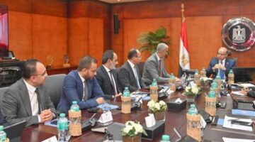 وزير الاستثمار يبحث مع قيادات ڤودافون تسريع التحول الرقمي لتعزيز تنافسية الاستثمار والتجارة