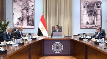 رئيس الوزراء يتابع الموقف التنفيذي لعدد من مشروعات قطاع الطرق