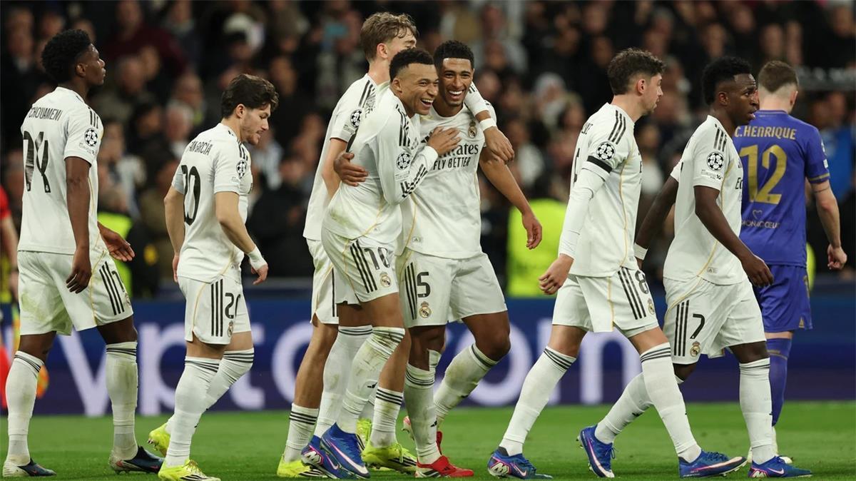 لاعب ريال مدريد يتجاهل أربيلوا ويرفض دعوته لحفل عشاء وداعي