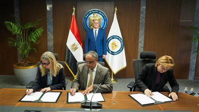 حفر 44 بئراً إنتاجياً.. وزير البترول يشهد توقيع اتفاقية للتوسع بالبحث والإنتاج ببدرالدين بالصحراء الغربية