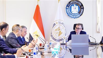 وزير التخطيط يلتقي قيادات شركتي «إن أي كابيتال» و «سهل» للمدفوعات لتعظيم الاستفادة من الاستثمارات الحكومية