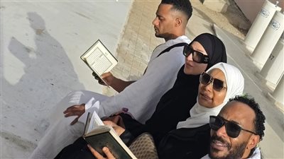 بملابس الإحرام والمصحف.. أحدث ظهور لمحمد رمضان أثناء أداء فريضة الحج