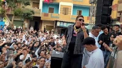 بيفرح الأطفال في العيد.. حمو بيكا يشعل عيد الأضحى بحفل شعبي ضخم في منطقته