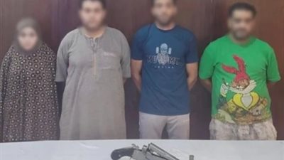 ضبط 4 متهمين بينهم سيدة تخصصوا في نشل كروت الفيزا في المرج