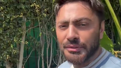 تامر حسني يشعل استاد القاهرة قبل مباراة مصر وروسيا في كأس العاصمة الجديدة