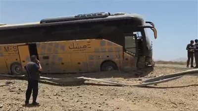 «العناية الإلهية تنقذهم».. إصابات طفيفة إثر حادث سير لحافلة حجاج فلسطينيين في السعودية|صور