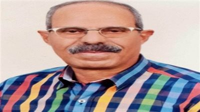 بيدور على شغل والظروف ضاقت بيه.. وزيرة الثقافة تلتقي بالمترجم سمير عبدربه لحل أزمته