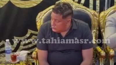 حزين ومكسور.. انهيار حمو بيكا في عزاء والده| صور