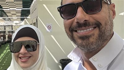 أحمد السعدني ينشر صورة من الحج مع ياسمين عبد العزيز ويعلق: ربنا يتقبل يا حاجة