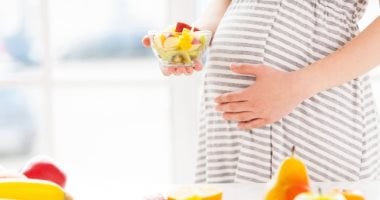 10 عناصر غذائية أساسية لدعم نمو دماغ الجنين خلال فترة الحمل