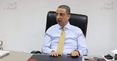 محافظ الجيزة يوجه بالغلق الفورى للمقاهى المخالفة والمتعدية على الطريق العام