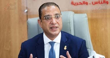 محافظ الجيزة لرؤساء الأحياء: لا تهاون مع بؤر المخلفات وتكثيف حملات النظافة