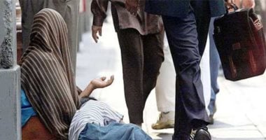 عقوبة التسول فى القانون.. الحبس لمن يستغل الأطفال بفى استجداء الناس