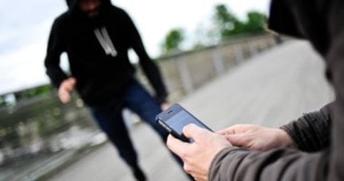 خطفته من غير ما أفكر.. اعترافات عاطل سرق هاتف طبيبة أمام حديقة الحيوان