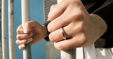 تأجيل محاكمة متهمة بقتل طفلة وسرقة قرطها الذهبى فى قنا