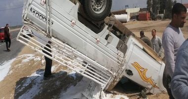 إصابة 19 شخصا بينهم أطفال في انقلاب سيارة ربع نقل بطريق مرسى علم – إدفو