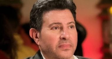 بصورته وكلام مؤثر.. بدء مراسم جنازة هانى شاكر