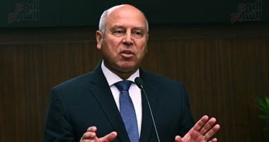 ​وزير النقل يشهد تشغيل كوبرى أبو شوشة بقنا