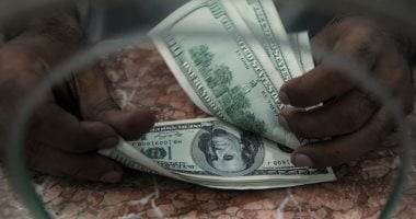 سعر الدولار مقابل الجنيه اليوم.. تعرف على آخر تحديثات البنوك المصرية