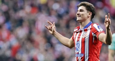 برشلونة يمهل ألفاريز حتى نهاية يوليو لحسم موقفه من الانضمام للبارسا