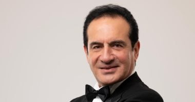محمد ثروت يخضع لجراحة استئصال المرارة.. ونجله: الحمد لله خرج من العملية