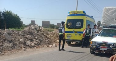 مصرع شخصين وإصابة آخر بعدما صدمتهم سيارة فى كرادسة