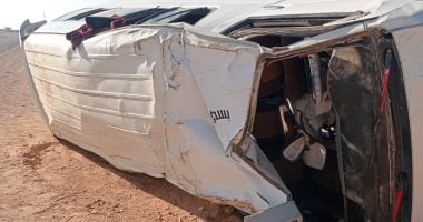 إصابة 5 أشخاص إثر انقلاب ميكروباص بطريق الإسكندرية الصحراوى