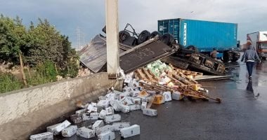 مصرع 6 أشخاص وإصابة 9 آخرين فى تصادم سيارتين بطريق توشكى