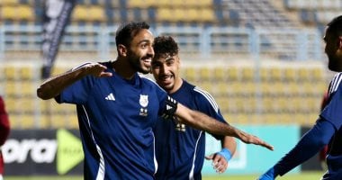 محمود كهربا يذبح أضحية العيد فى مصر القديمة.. صورة