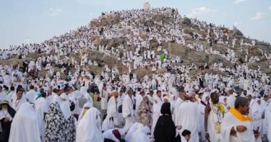 استعدادات موسم الحج.. حملة صحية توعوية متعددة اللغات لضيوف الرحمن.. استكمال التجهيزات فى مشعر منى.. ترميز الأمتعة لتسهيل إجراءات سفر الحجاج بمبادرة طريق مكة.. وأولى رحلات قطار الحرمين السريع لمكة تنطلق غدا