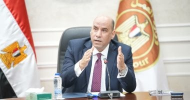 وزير العمل يشكل وحدة مركزية لتيسير أعمال المستثمرين