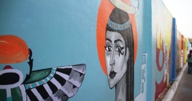 جدارية ترسم هوية أسوان.. «تراثنا بعيوننا» فن يجمع الحضارات على جدار واحد.. أطفال وذوو همم يبدعون بريشة وألوان.. الفنانون: رسالتنا دعم المواهب.. والمحافظ: إبراز دور القوى الناعمة فى نشر الوعى الجمالى.. صور
