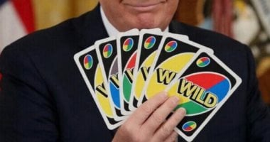 البيت الأبيض ينشر صورة لترامب: أنا أملك كل الأوراق