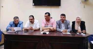 مدير تعليم سوهاج يناقش الاستعدادات لامتحانات نهاية العام الدراسى