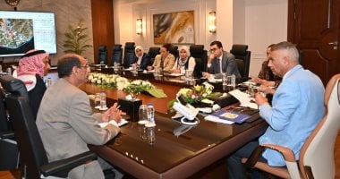 محافظ جنوب سيناء يبحث المخطط الاستراتيجى لمدينة طابا