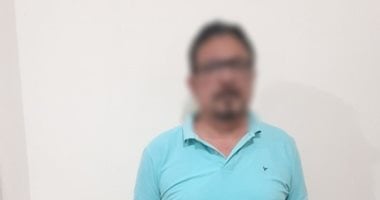 بعد هروبه إلى سوهاج.. كواليس القبض على مدير مدرسة «التصرفات غير اللائقة»
