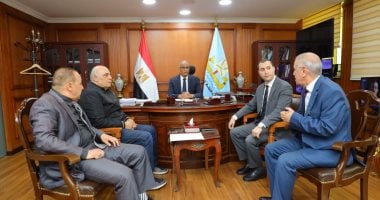 محافظ كفر الشيخ يبحث مع مستشارى النيابة الإدارية تعزيز الانضباط الإدارى